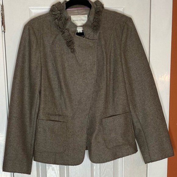 New! Banana Republic Wool Blend Tan Jacket! - Picture 2 of 7